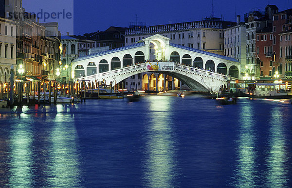 Rialtobrücke  Ponte di Rialto am Canal Grande  Venedig  Italien  Europa