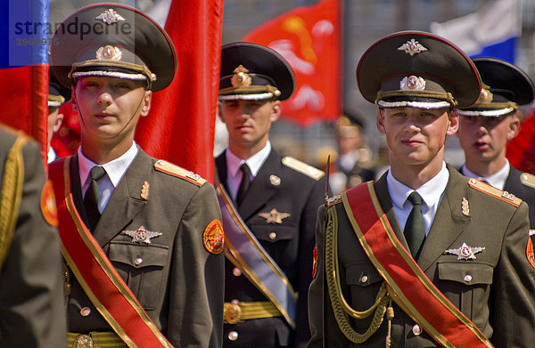 Ehrenwachen auf einem Militärkapellen-Festival  St. Petersburg  Russland