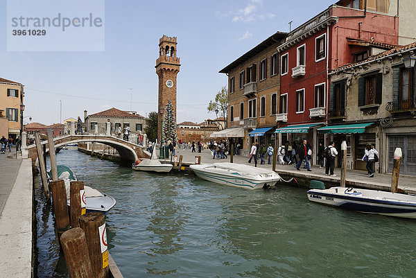 Fondamento Daniele Manin  mit der Brücke Ponte S. Pietro Martire  und dem Campanile Santo Stefano  Insel Isola Murano  bei Venedig  Venezia  Italien  Europa