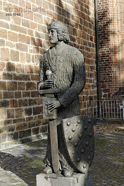 Widukind  Wittekind  Denkmal von V. Neuhoff  1991  Kirchplatz  Nienburg  Niedersachsen  Deutschland  Europa