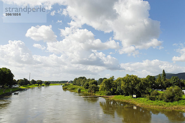 Weser in Rinteln  Niedersachsen  Deutschland  Europa