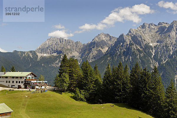 Berggasthof St. Anton und Karwendel  Kranzberg  Mittenwald  Werdenfelser Land  Oberbayern  Bayern  Deutschland  Europa