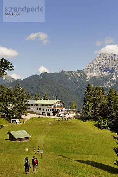 Berggasthof St. Anton und Karwendel  Kranzberg  Mittenwald  Werdenfelser Land  Oberbayern  Bayern  Deutschland  Europa