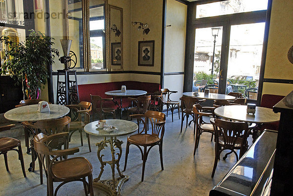Gran CaffË Renzelli  historisches Cafe am Dom  Cosenza  Kalabrien  Italien  Europa