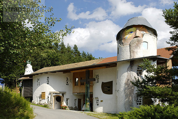 Gläserne Scheune  erbaut von Rudolf Schmid ab 1980  Viechtach  Bayerischer Wald  Niederbayern  Bayern  Deutschland  Europa