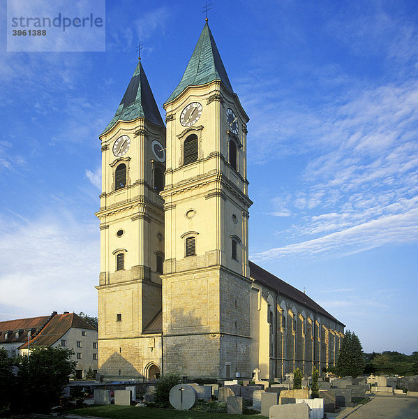 Klosterkirche und Pfarrkirche St. Mauritius  Benediktinerabtei Niederaltaich  Niederbayern  Bayern  Deutschland  Europa