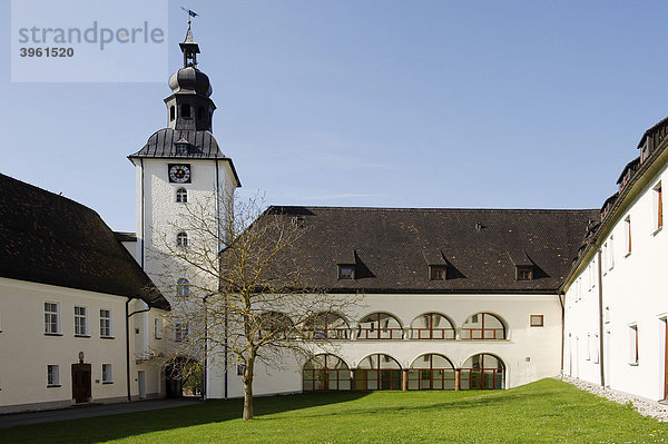 Klosterhof  Benediktinerabtei Michaelbeuern  Salzburger Land  Österreich  Europa