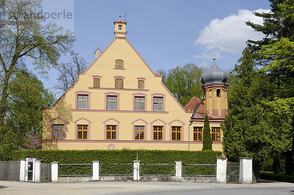 Schloss der Grafen von Montgelas  Gerzen  Niederbayern  Bayern  Deutschland  Europa