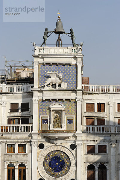 Glockenturm Torre dell Orologio auf dem Markusplatz Piazza San Marco  Venedig  Venezia  Italien  Europa