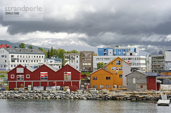 Häuser am Tromsoysundet  Tromsö  Norwegen  Skandinavien  Europa
