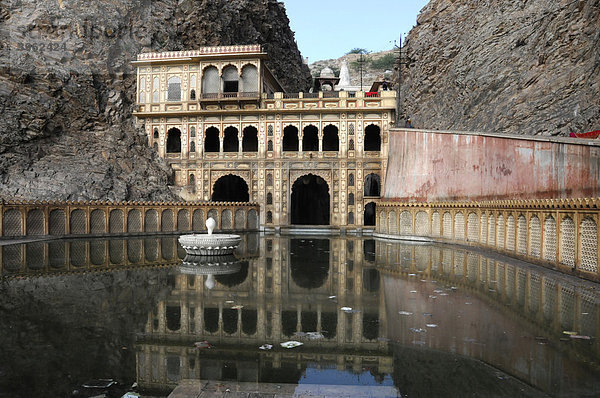 Hindu Tempel in der Galta Schlucht  Jaipur  Rajasthan  Nordindien  Asien