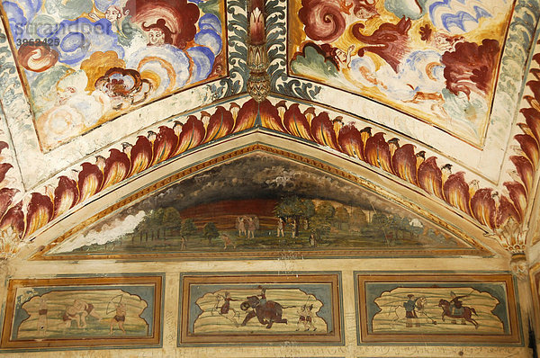 Deckenmalerei  Detail  Hindu Tempel in der Galta Schlucht  Jaipur  Rajasthan  Nordindien  Asien