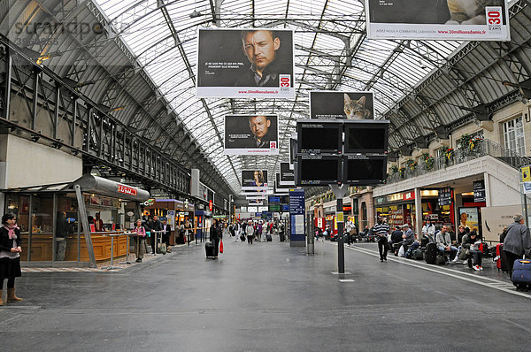 Gare de l'Est  Innenansicht Bahnhof Ost  Paris  Frankreich  Europa