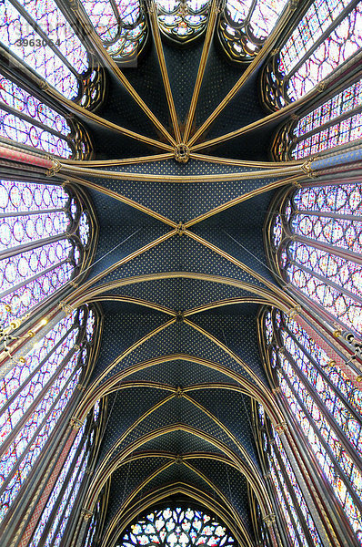 Cainte-Chapelle  Hochgotik  Innenansicht mit Decke  Oberkapelle  Paris  Frankreich  Europa