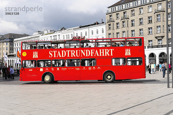 Bus Stadtrundfahrt  Hansestadt Hamburg  Hamburg  Deutschland  Europa