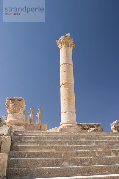 Korinthische Säulen  Jerash  Jordanien  Vorderasien