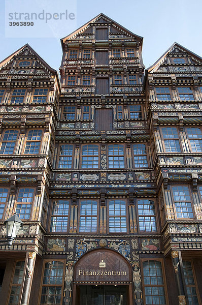 Historisches Gebäude am Marktplatz  Hildesheim  Niedersachsen  Deutschland