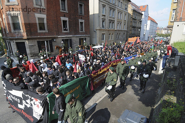 1. Mai-Demonstration Gemeinsam gegen Krise  Krieg und Kapitalismus  Stuttgart  Baden-Württemberg  Deutschland  Europa