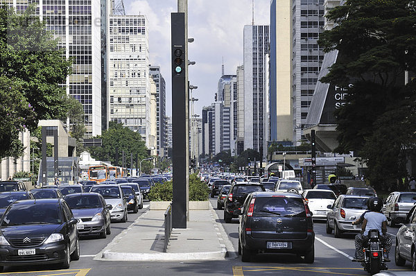 Verkehr auf der Avenida Paulista  Sao Paulo  Brasilien  Südamerika