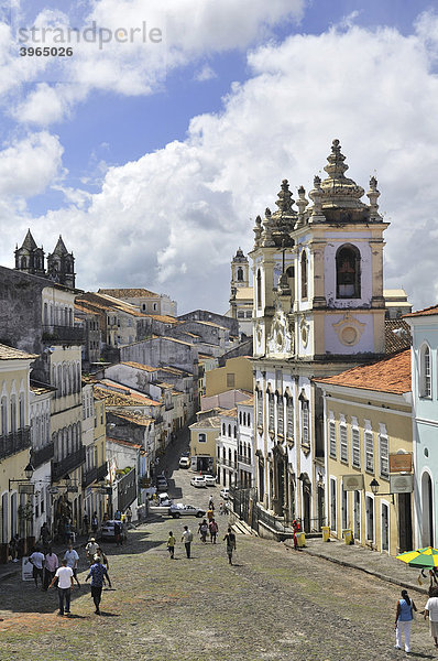 Platz Largo do Pelourinho und Kirche Igreja do Ros·rio dos Pretos  Salvador  Bahia  UNESCO-Welterbe  Brasilien  Südamerika