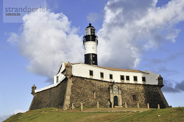 Verteidigungsanlage Forte de Santo Antonio da Barra mit Leuchtturm Farol da Barra  Salvador  Bahia  UNESCO Welterbe  Brasilien  Südamerika
