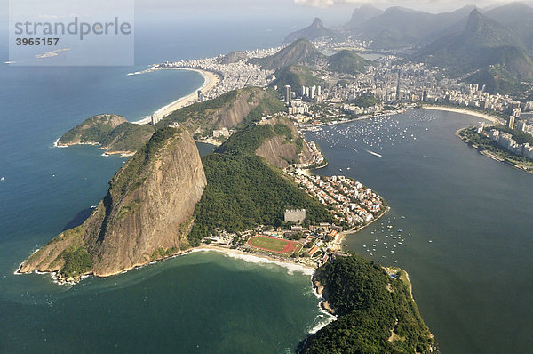 Luftbild von Rio de Janeiro und Zuckerhut  Brasilien  Südamerika