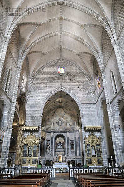 Innenraum der Kirche Igreja de Sao Francisco  gothischer Stil  Evora  UNESCO Welterbe  Alentejo  Portugal  Europa
