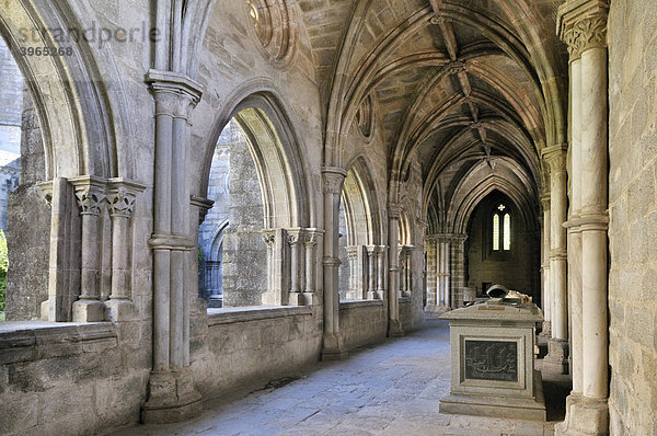 Gothischer Kreuzgang im Klausurbereich der Kathedrale Basilica Se Catedral de Nossa Senhora da Assuncao  Evora  UNESCO Welterbe  Alentejo  Portugal  Europa