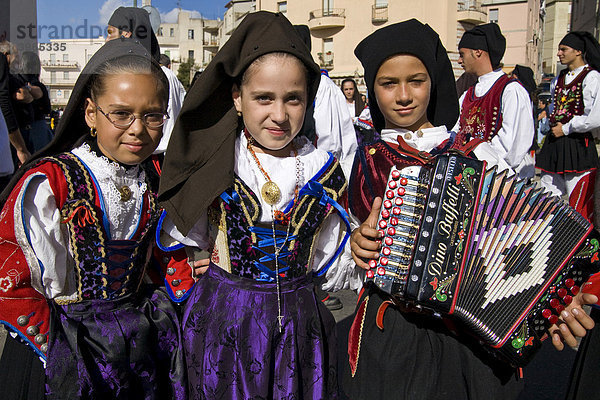 Trachten beim großen Volksfest Sagra dell' Redentore  Nuoro  Sardinien  Italien