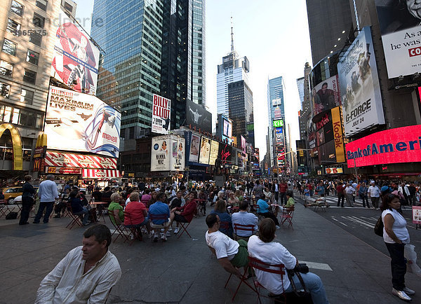 Neue Fußgängerzone am Times Square  Midtown  Manhattan  New York City  USA  Nordamerika