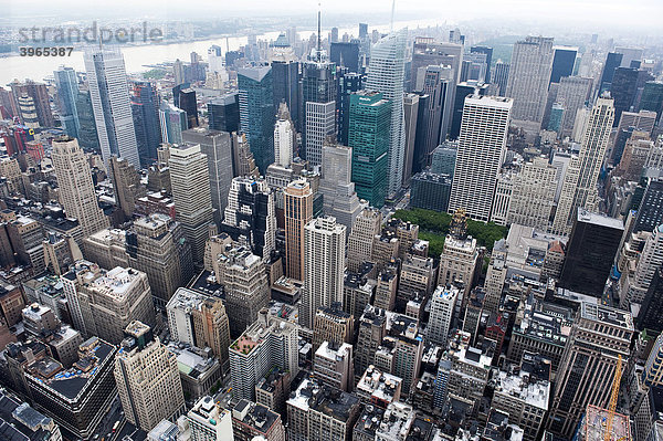 Blick vom Empire State Building Richtung Norden auf Manhattan  links Hudson River  New York City  USA  Nordamerika