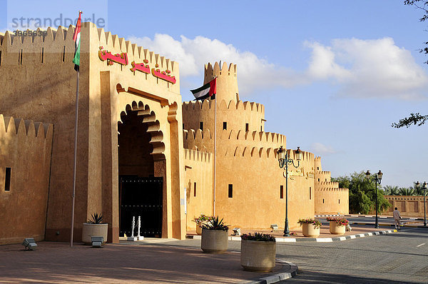 Eingangsportal des Al Ain Palace Museums  Al Ain Palastmuseum  Al Ain  Abu Dhabi  Vereinigte Arabische Emirate  Arabien  Orient  Naher Osten