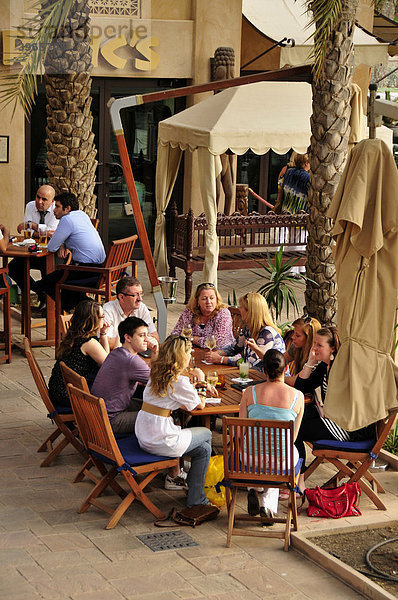 Freiluftrestaurant im Madinat Jumeirah Resort  Dubai  Vereinigte Arabische Emirate  Arabien  Naher Osten  Orient