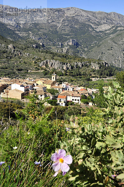 Blick auf das Bergdorf Confrides  Sierra de Aitana  Costa Blanca  Spanien  Europa