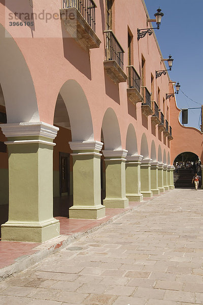Historische Stadt Dolores Hidalgo  Säulenreihe  Provinz Guanajuato  Mexiko