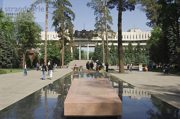 Denkmal des Zweiten Weltkriegs  Panfilov Park  Almaty  Kasachstan
