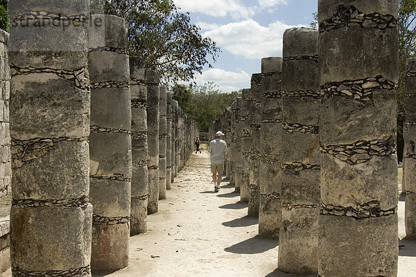 Chichen Itza  Templo de los Guerreros  Kriegertempel  Yucatan  Mexiko  Welterbe der UNESCO