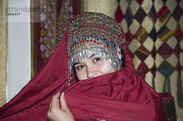 Folklore Tänzerin  Aschgabat  Turkmenistan