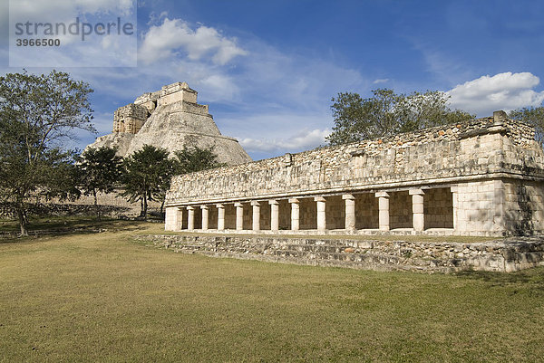 Uxmal  Welterbe der UNESCO  Adivino Pyramide oder Pyramide des Zauberers  Yucatan  Mexiko
