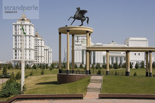 Aschgabat  Sicht vom Nationalmuseum auf die neuen Wohngebäude  Turkmenistan