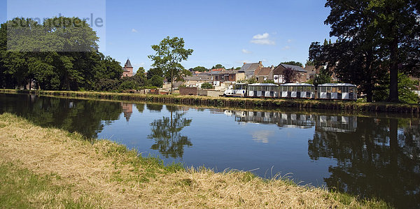 Canal du Centre  Unesco Weltkulturerbe  Touristen Zug  Houdeng Aimeries  Provinz Hainaut  Belgien