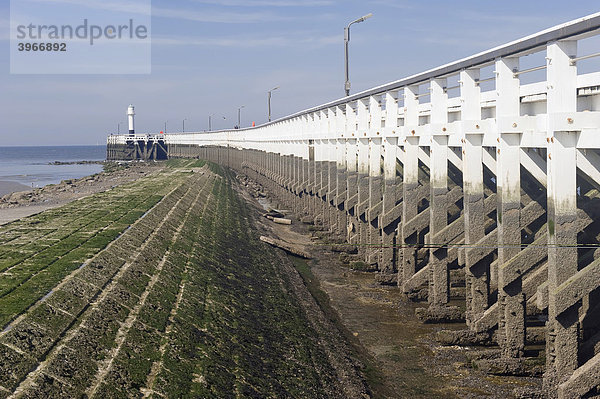 Hafenmole  Nieuwpoort  Belgische Nordseeküste  Belgien