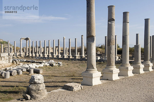 Säulengang um die Agora  Perge  Antalya  Türkei