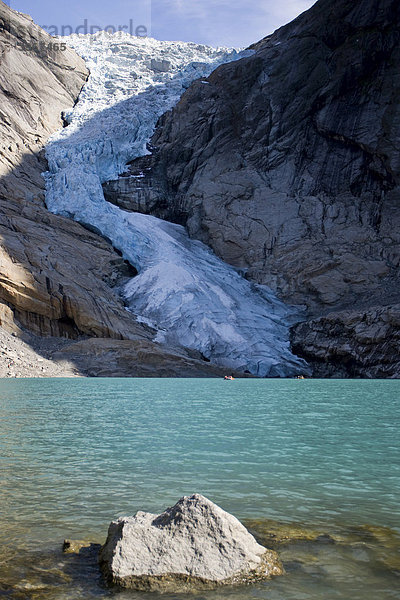 Briksdalsbreen-Gletscher mit Gletschersee  Norwegen  Skandinavien  Europa