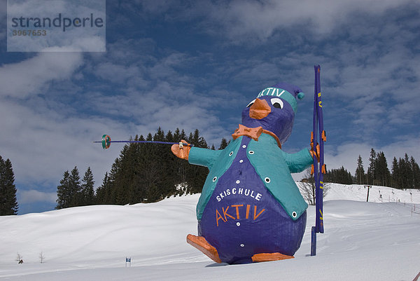 Riesenpinguin Figur  Skischule