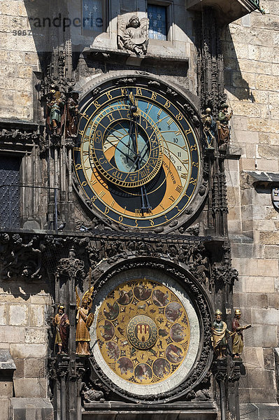 Astronomische Uhr am Altstädter Rathausturm  Prag  Tschechien  Europa