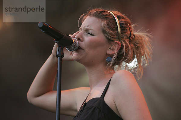 Eva Briegel  Sängerin und Frontfrau der deutschen Rock- und Pop-Band Juli live beim Heitere Open Air in Zofingen  Schweiz