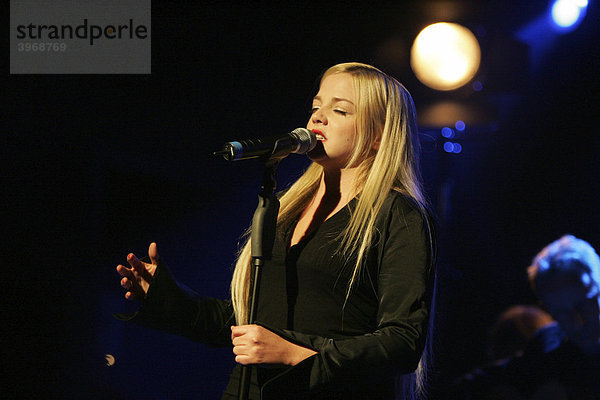 Die deutsche Sängerin Annett Louisan live in der Schüür  Luzern  Schweiz