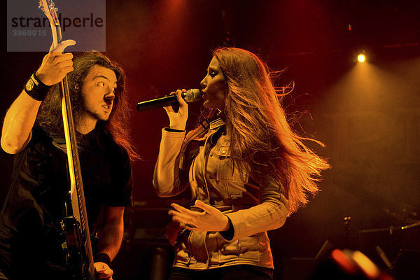 Simone Simons  Sängerin und Frontfrau der holländischen Metalband Epica live beim Rocksound Festival in Huttwil  Schweiz