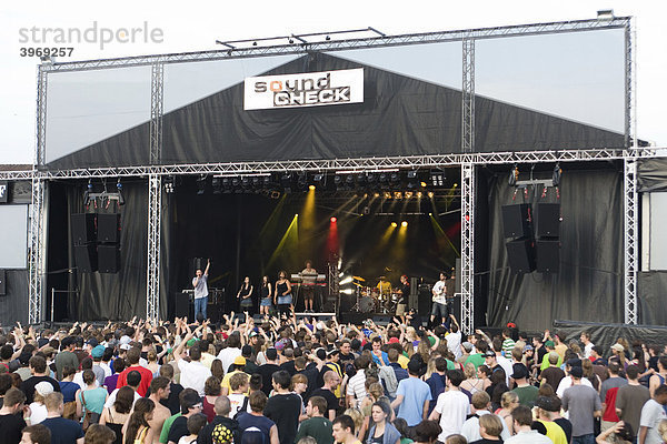 Der Schweizer Reggaesänger Phenomden live mit Band beim Soundcheck  Open Air Festival in Sempach-Neuenkirch  Schweiz  Europa